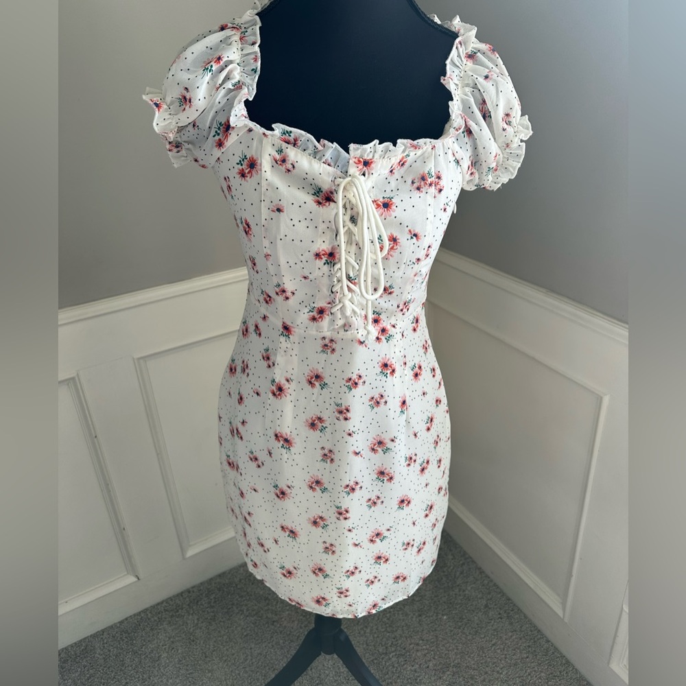 NWT Nasty Gal White Floral Puff Sleeve Lace-Up Mini Dress Size 4